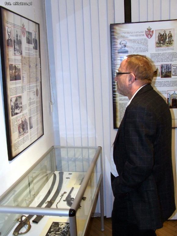 Suknia, okowy, broń i dokumenty, niemi świadkowie polskiej historii