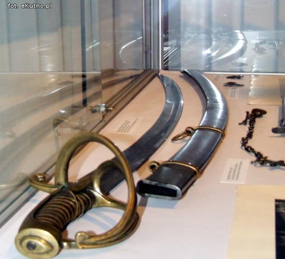 Suknia, okowy, broń i dokumenty, niemi świadkowie polskiej historii