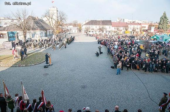 Dzień wcześniej w Kutnie mieszkańcy świętowali niepodległość