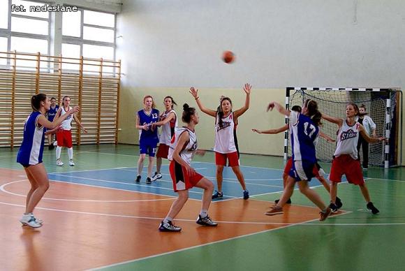 Piłka ręczna: Dziewczęta ze Staszica najlepsze