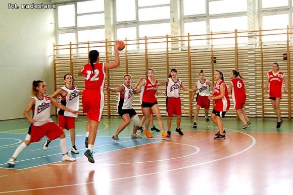 Piłka ręczna: Dziewczęta ze Staszica najlepsze