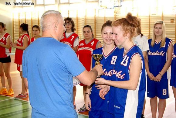 Piłka ręczna: Dziewczęta ze Staszica najlepsze