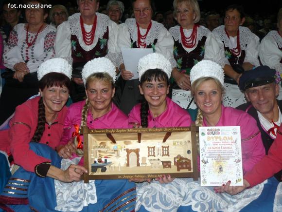 Zespół Pieśni i Tańca Ziemi Kutnowskiej z koszem nagród wraca z Pomorza