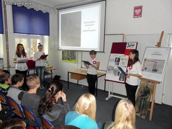 Reminiscencje: Szkolne Dni Historii w Gimnazjum nr 2 w Kutnie