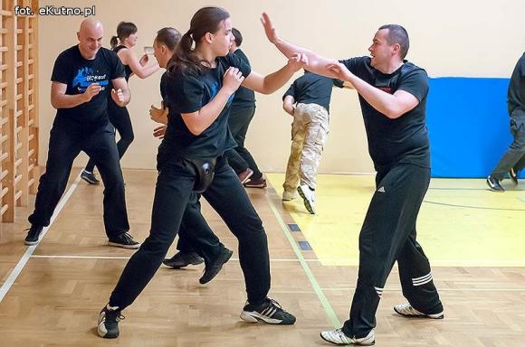 Nieprawda, że w Kutnie jest nudno: samoobrona dla każdego