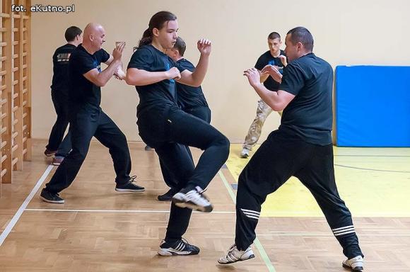 Nieprawda, że w Kutnie jest nudno: samoobrona dla każdego