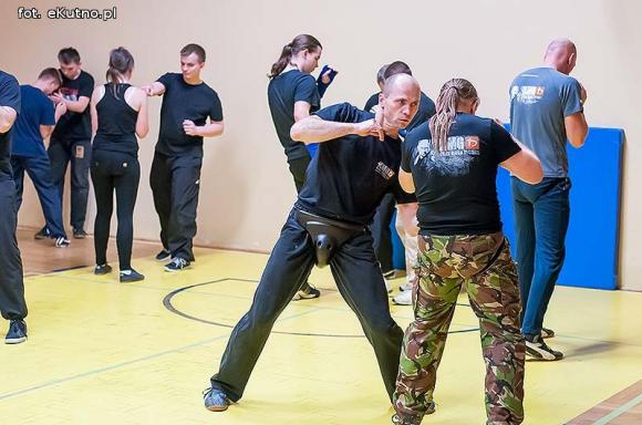 Nieprawda, że w Kutnie jest nudno: samoobrona dla każdego