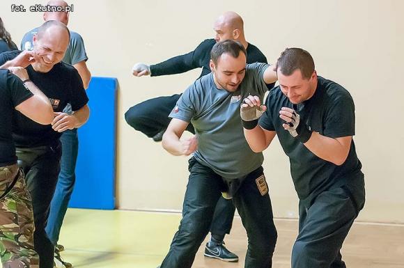 Nieprawda, że w Kutnie jest nudno: samoobrona dla każdego