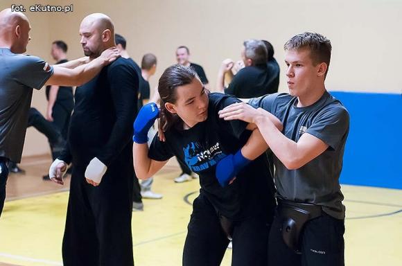 Nieprawda, że w Kutnie jest nudno: samoobrona dla każdego