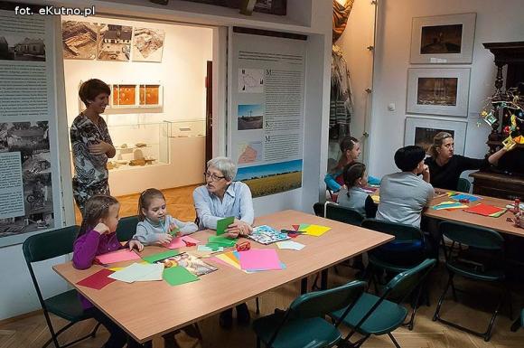 Cuda z papieru podczas Rodzinnej Niedzieli w Muzeum
