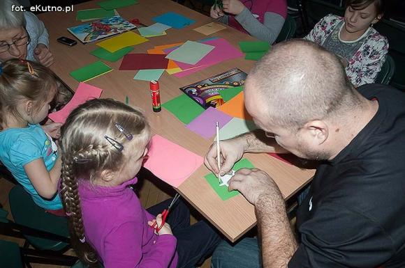 Cuda z papieru podczas Rodzinnej Niedzieli w Muzeum
