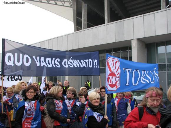 Nauczyciele z powiatu kutnowskiego uczestniczyli w manifestacji w Warszawie