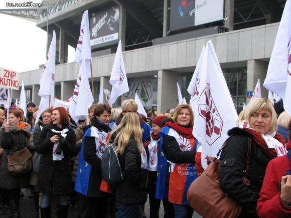 Nauczyciele z powiatu kutnowskiego uczestniczyli w manifestacji w Warszawie