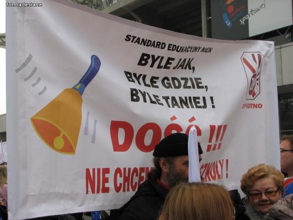 Nauczyciele z powiatu kutnowskiego uczestniczyli w manifestacji w Warszawie