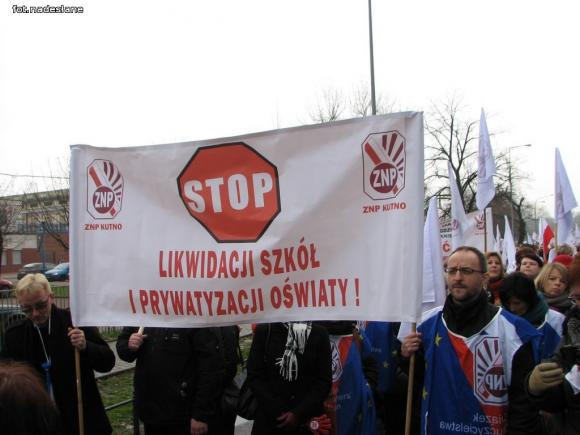 Nauczyciele z powiatu kutnowskiego uczestniczyli w manifestacji w Warszawie