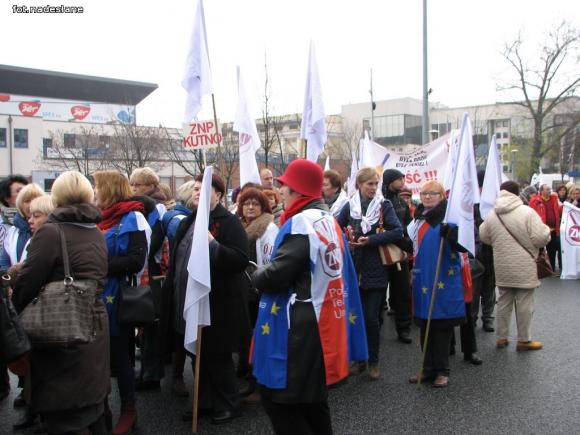 Nauczyciele z powiatu kutnowskiego uczestniczyli w manifestacji w Warszawie