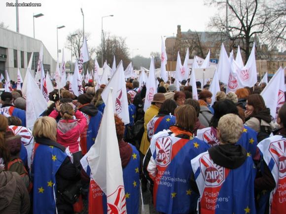 Nauczyciele z powiatu kutnowskiego uczestniczyli w manifestacji w Warszawie