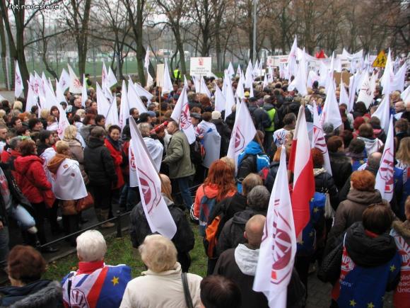 Nauczyciele z powiatu kutnowskiego uczestniczyli w manifestacji w Warszawie