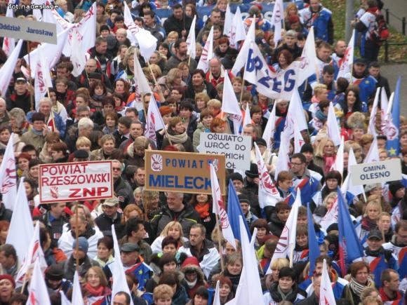 Nauczyciele z powiatu kutnowskiego uczestniczyli w manifestacji w Warszawie