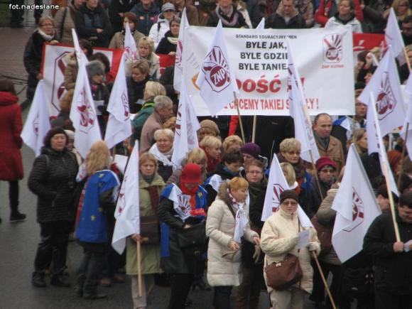 Nauczyciele z powiatu kutnowskiego uczestniczyli w manifestacji w Warszawie