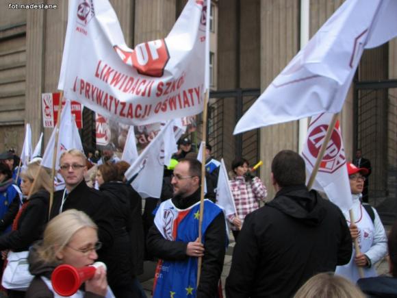 Nauczyciele z powiatu kutnowskiego uczestniczyli w manifestacji w Warszawie