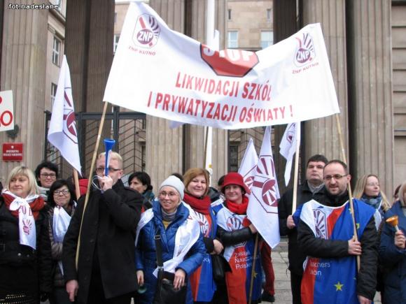 Nauczyciele z powiatu kutnowskiego uczestniczyli w manifestacji w Warszawie