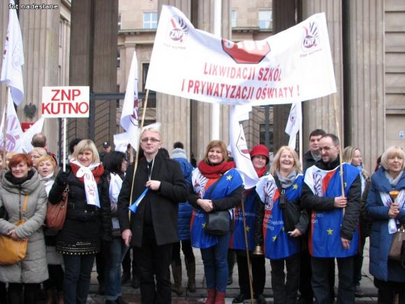 Nauczyciele z powiatu kutnowskiego uczestniczyli w manifestacji w Warszawie
