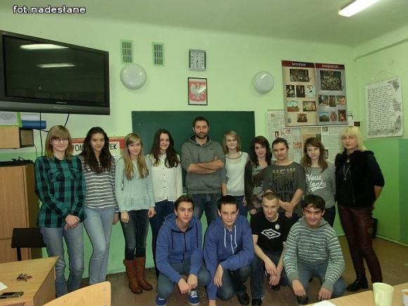 Maciej Maciejewski, aktor Teatru Capitol w Gimnazjum nr 1 w Kutnie