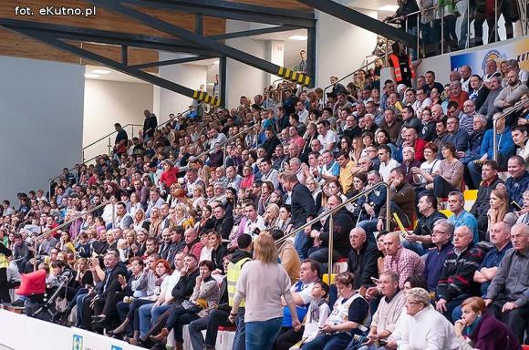 Nieprawda, że w Kutnie jest nudno: emocje kibiców koszykówki