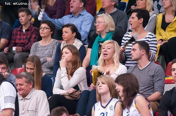 Nieprawda, że w Kutnie jest nudno: emocje kibiców koszykówki