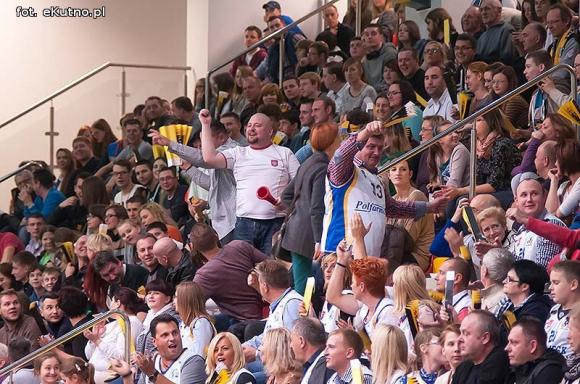 Nieprawda, że w Kutnie jest nudno: emocje kibiców koszykówki