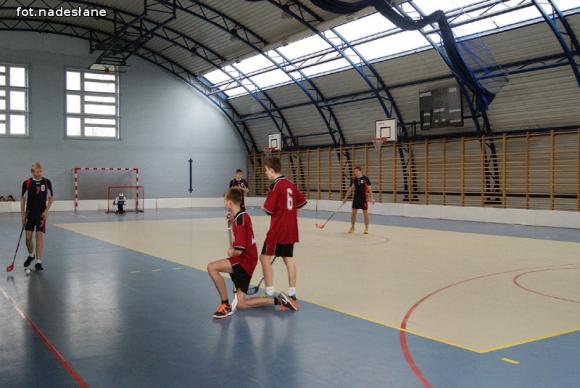 Dziewczęta z Gimnazjum w Bedlnie  awansowały do finałów wojewódzkich w unihokeju