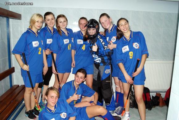 Dziewczęta z Gimnazjum w Bedlnie  awansowały do finałów wojewódzkich w unihokeju
