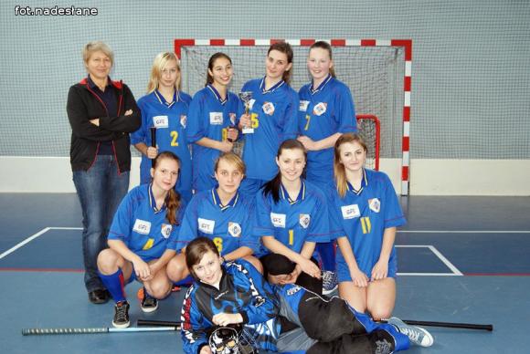 Dziewczęta z Gimnazjum w Bedlnie  awansowały do finałów wojewódzkich w unihokeju