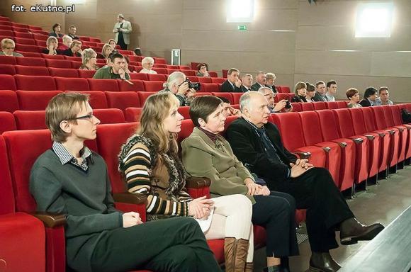 Ostatni dzień Festiwalu im. Szaloma Asza. Wczoraj bawili się tu razem, A dziś... Pamiętamy o kutnowskich Żydach