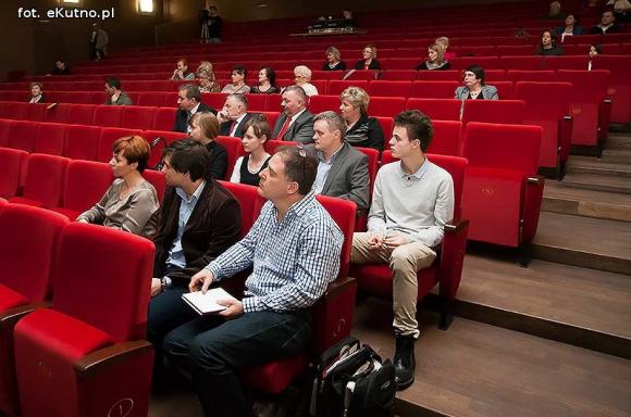 Ostatni dzień Festiwalu im. Szaloma Asza. Wczoraj bawili się tu razem, A dziś... Pamiętamy o kutnowskich Żydach