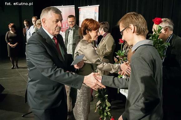 Ostatni dzień Festiwalu im. Szaloma Asza. Wczoraj bawili się tu razem, A dziś... Pamiętamy o kutnowskich Żydach