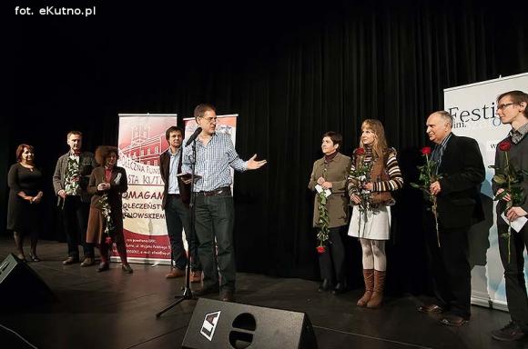 Ostatni dzień Festiwalu im. Szaloma Asza. Wczoraj bawili się tu razem, A dziś... Pamiętamy o kutnowskich Żydach