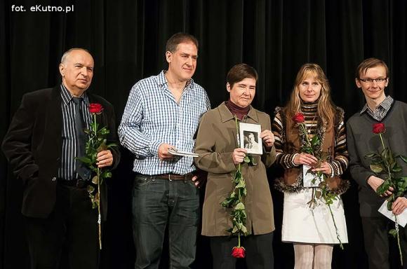 Ostatni dzień Festiwalu im. Szaloma Asza. Wczoraj bawili się tu razem, A dziś... Pamiętamy o kutnowskich Żydach