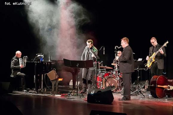 Ostatni dzień Festiwalu im. Szaloma Asza. Wczoraj bawili się tu razem, A dziś... Pamiętamy o kutnowskich Żydach