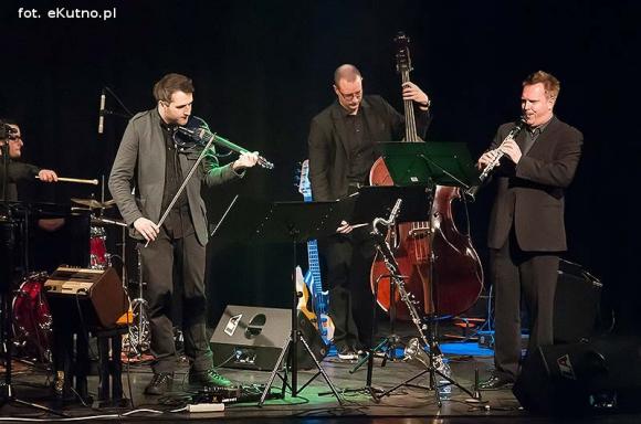 Ostatni dzień Festiwalu im. Szaloma Asza. Wczoraj bawili się tu razem, A dziś... Pamiętamy o kutnowskich Żydach