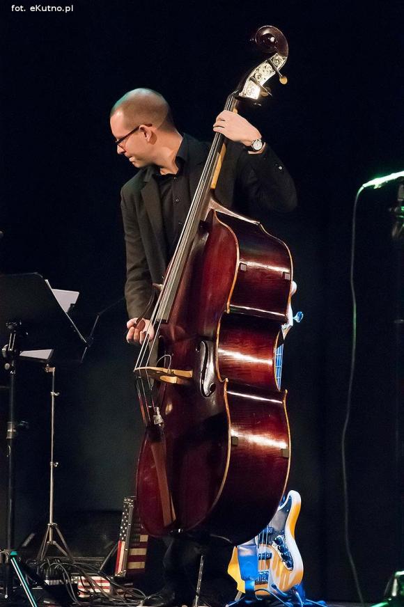 Ostatni dzień Festiwalu im. Szaloma Asza. Wczoraj bawili się tu razem, A dziś... Pamiętamy o kutnowskich Żydach