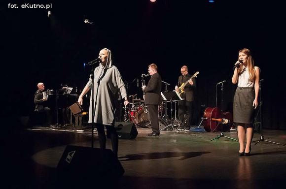 Ostatni dzień Festiwalu im. Szaloma Asza. Wczoraj bawili się tu razem, A dziś... Pamiętamy o kutnowskich Żydach