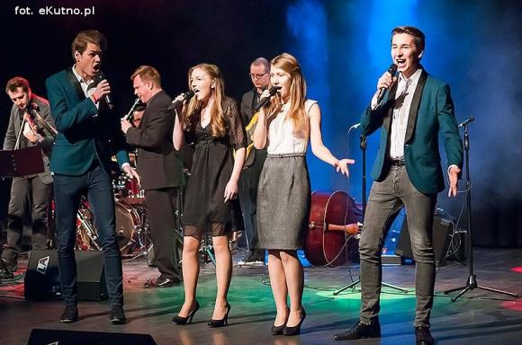 Ostatni dzień Festiwalu im. Szaloma Asza. Wczoraj bawili się tu razem, A dziś... Pamiętamy o kutnowskich Żydach