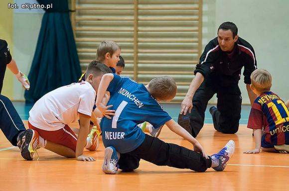 Nieprawda, że w Kutnie jest nudno: pasja do piłki nożnej w Akademii Futbolu