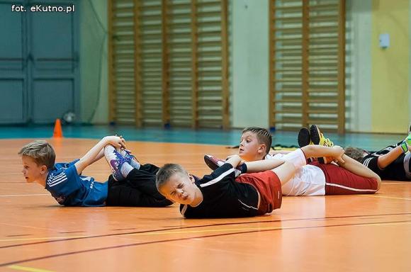 Nieprawda, że w Kutnie jest nudno: pasja do piłki nożnej w Akademii Futbolu