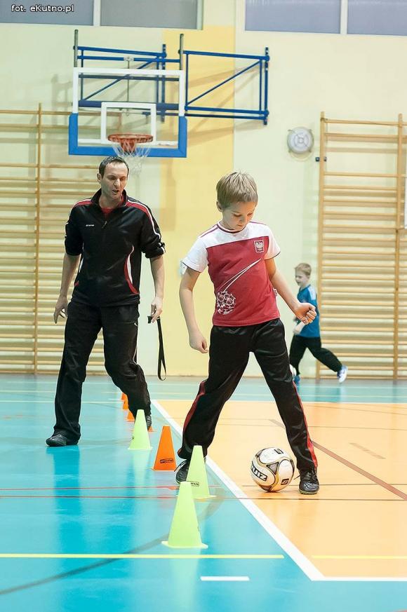 Nieprawda, że w Kutnie jest nudno: pasja do piłki nożnej w Akademii Futbolu