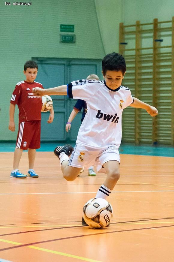 Nieprawda, że w Kutnie jest nudno: pasja do piłki nożnej w Akademii Futbolu