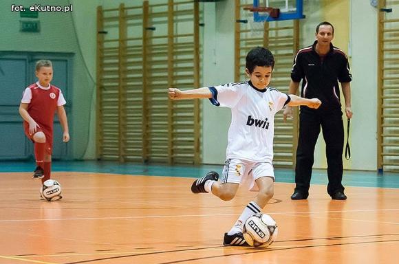 Nieprawda, że w Kutnie jest nudno: pasja do piłki nożnej w Akademii Futbolu