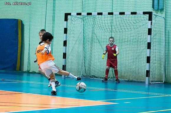 Nieprawda, że w Kutnie jest nudno: pasja do piłki nożnej w Akademii Futbolu